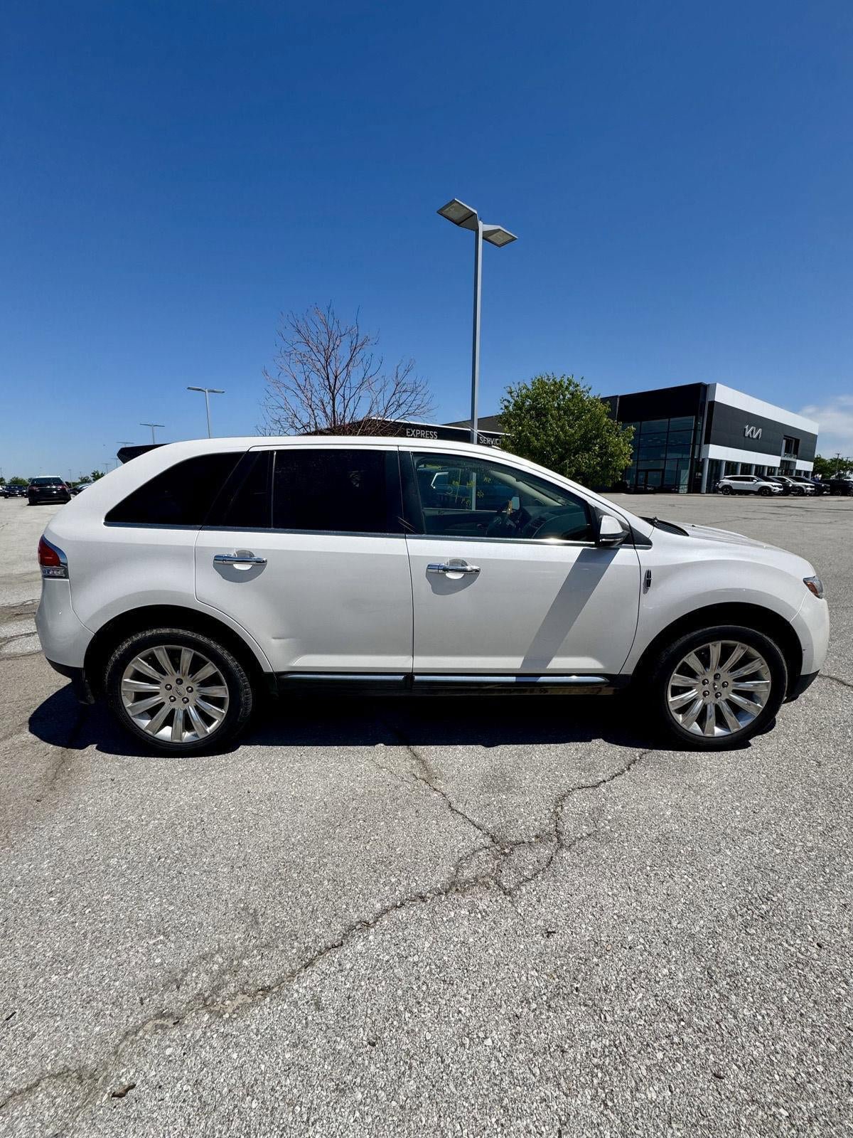Used 2015 Lincoln MKX FWD w/ Equipment Group 101A image 6