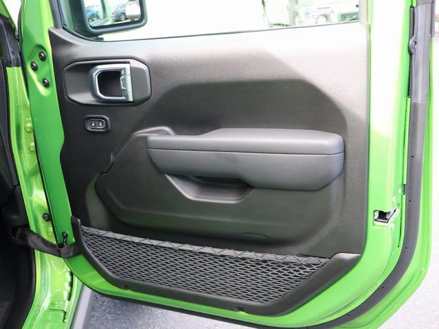 Used 2025 Jeep Gladiator Sport image 12