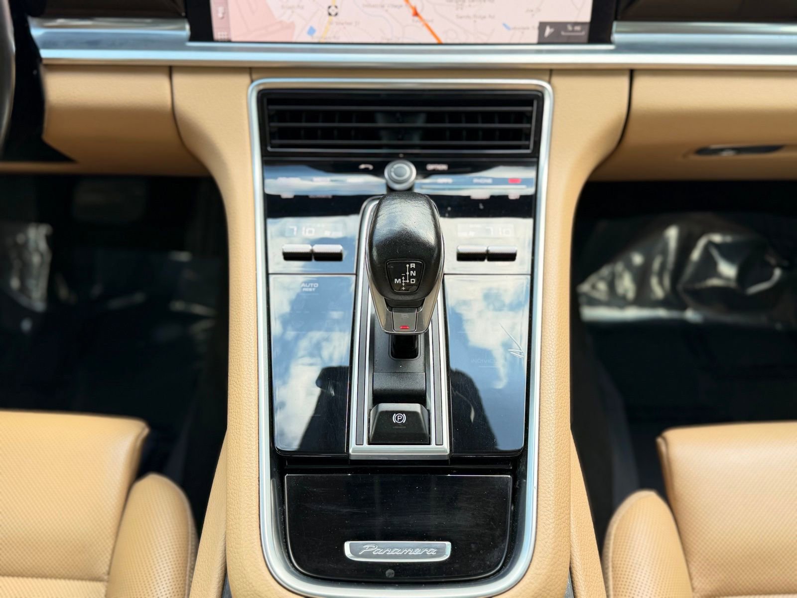 Used 2018 Porsche Panamera 4 image 40