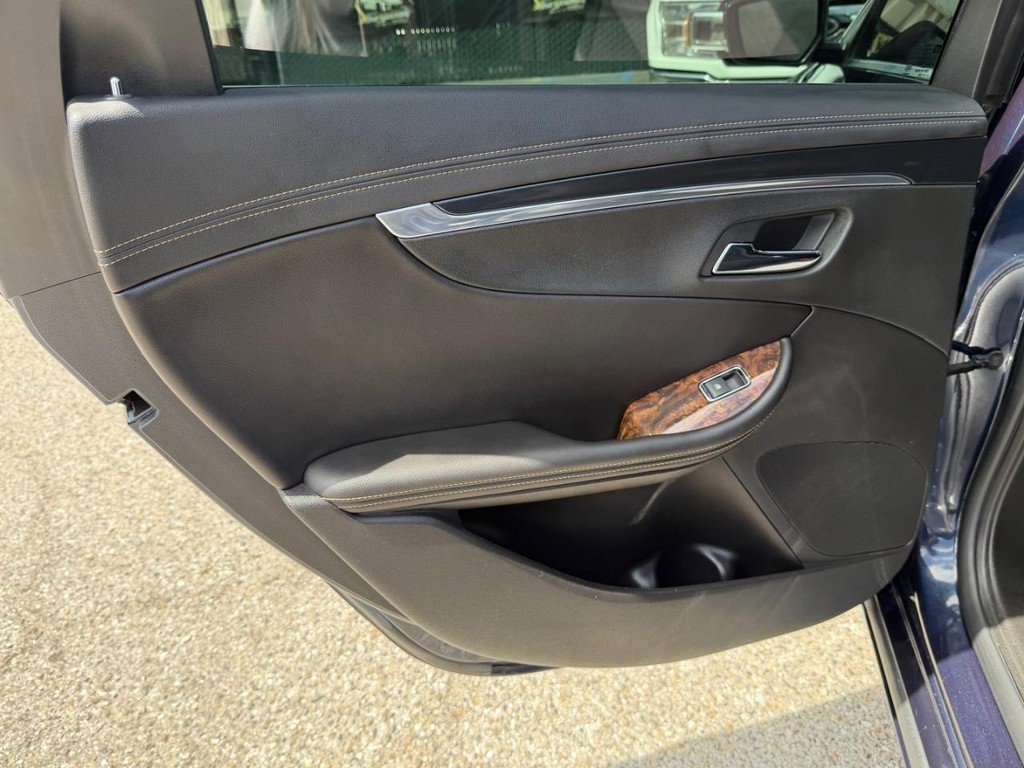 Used 2015 Chevrolet Impala LT w/ Convenience Package FWD image 39