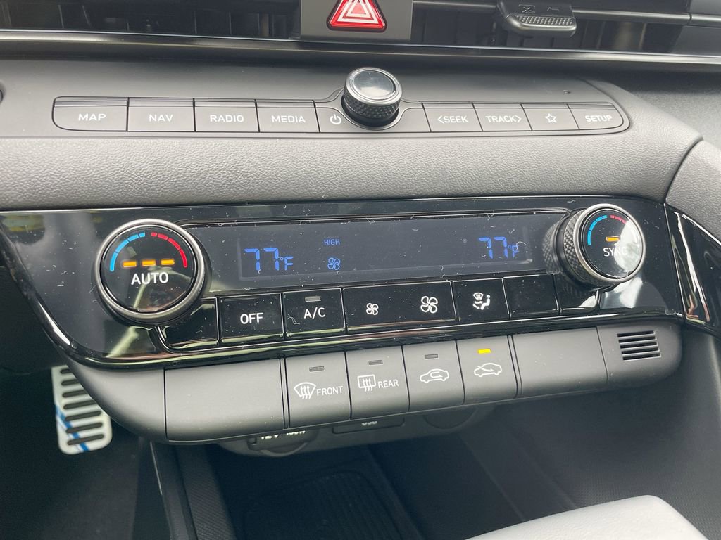 New 2025 Hyundai Elantra SEL image 44