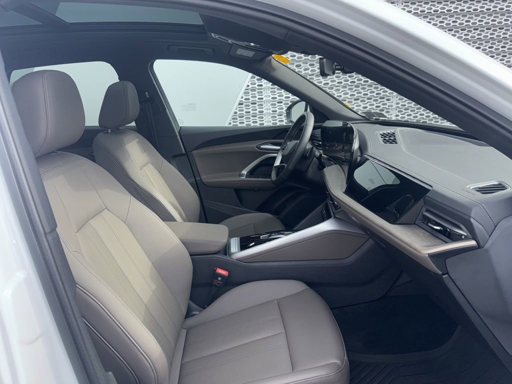 Used 2025 Audi Q5 Premium w/ Convenience Package image 5