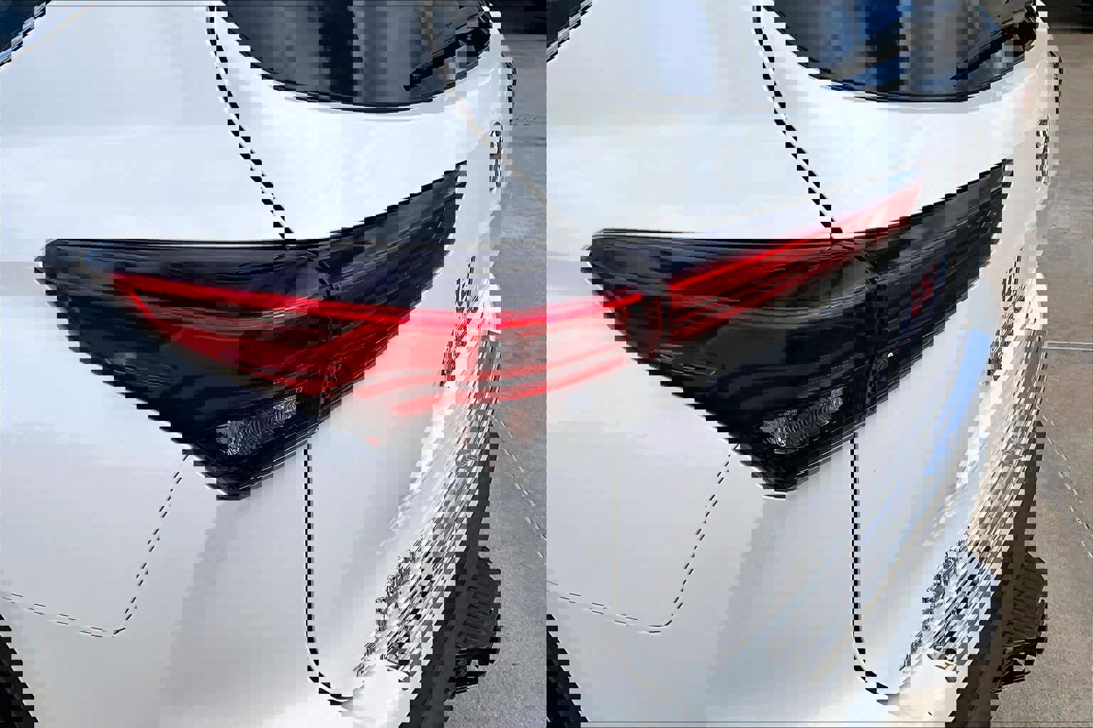 Used 2020 Toyota Highlander XLE AWD/4WD image 29