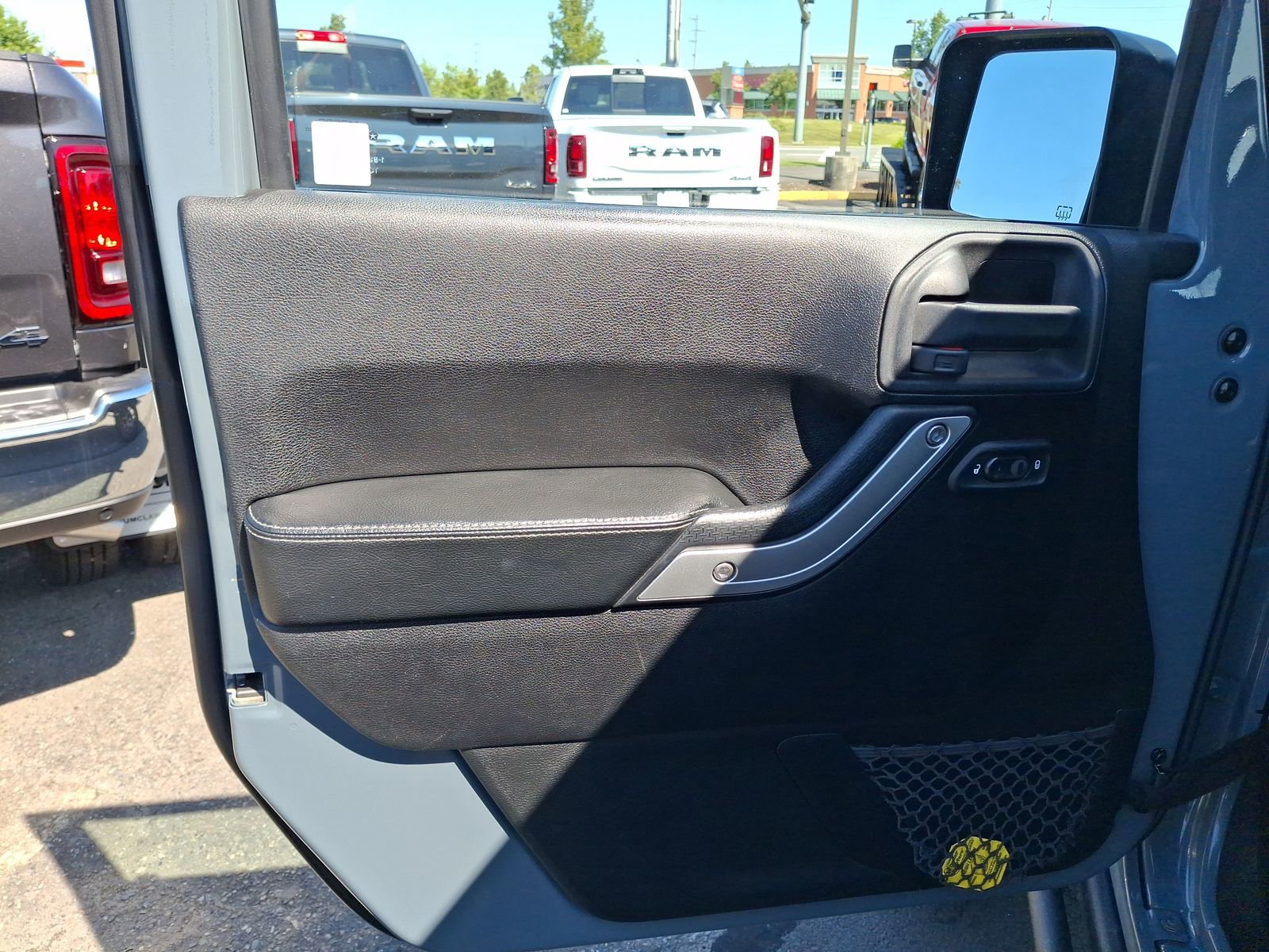 Used 2015 Jeep Wrangler Unlimited Rubicon AWD/4WD image 17