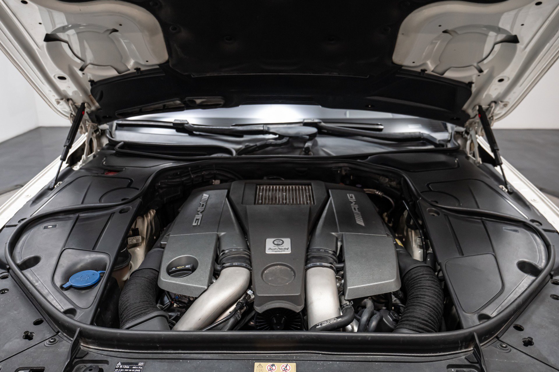 Used 2015 Mercedes-Benz S 63 AMG 4MATIC Sedan w/ Driver Assistance Package image 53