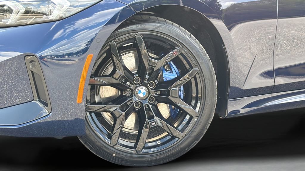 New 2026 BMW 330i Sedan w/ M Sport Package image 6