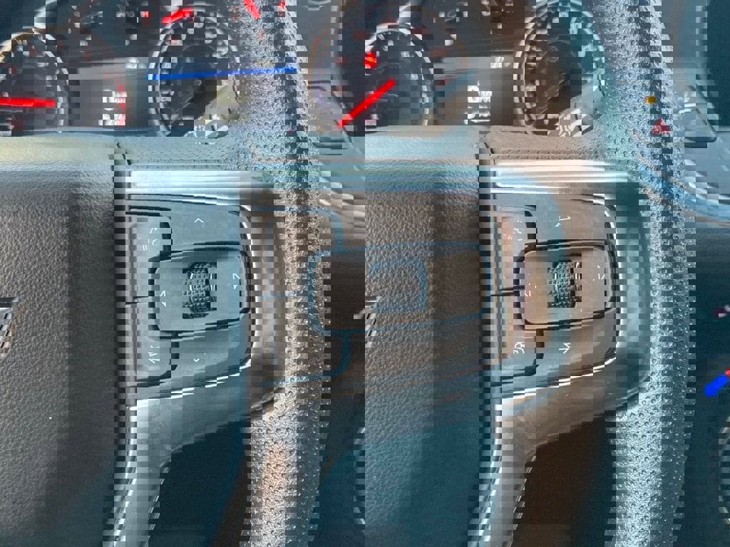 Used 2025 Chevrolet Blazer LT FWD image 17