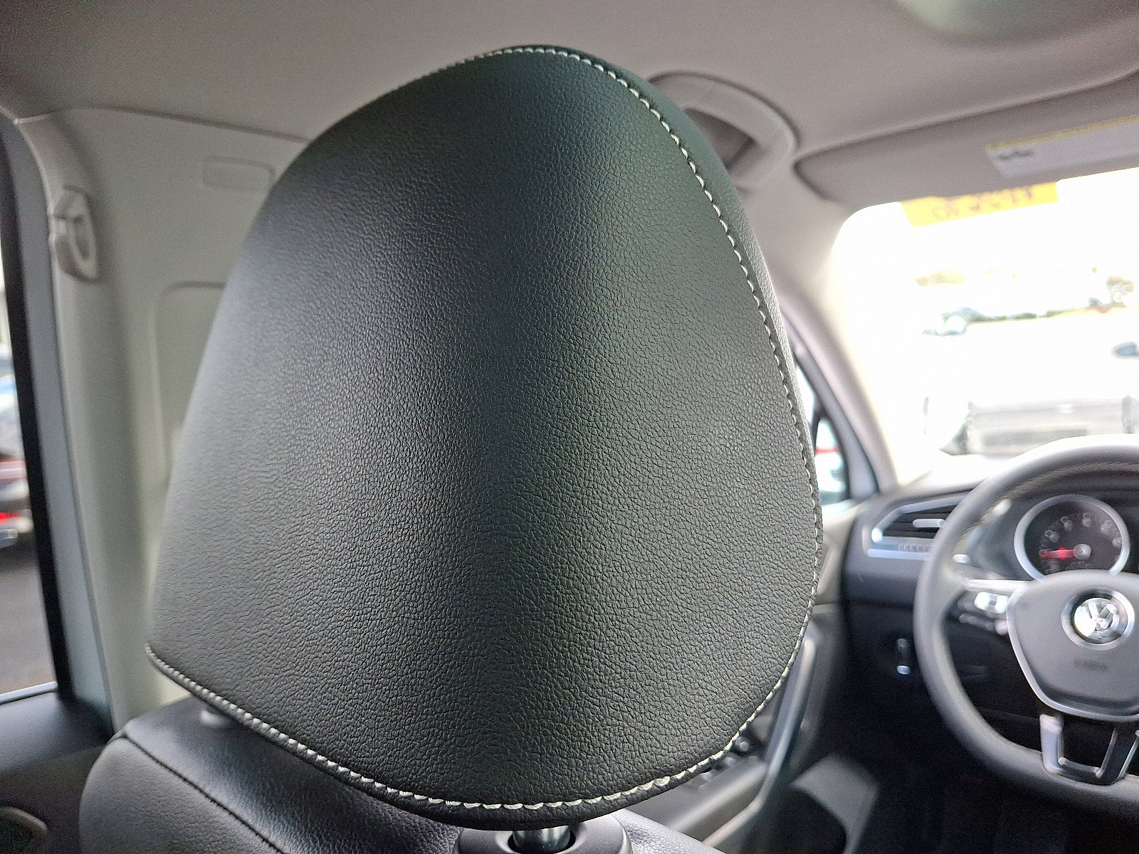 Certified 2021 Volkswagen Tiguan SE w/ Panoramic Sunroof Package image 9