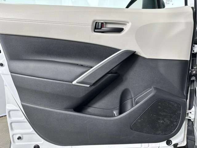 Used 2022 Toyota Corolla Cross L AWD/4WD image 24
