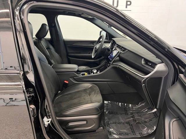 Used 2025 Jeep Grand Cherokee L Altitude AWD/4WD image 11
