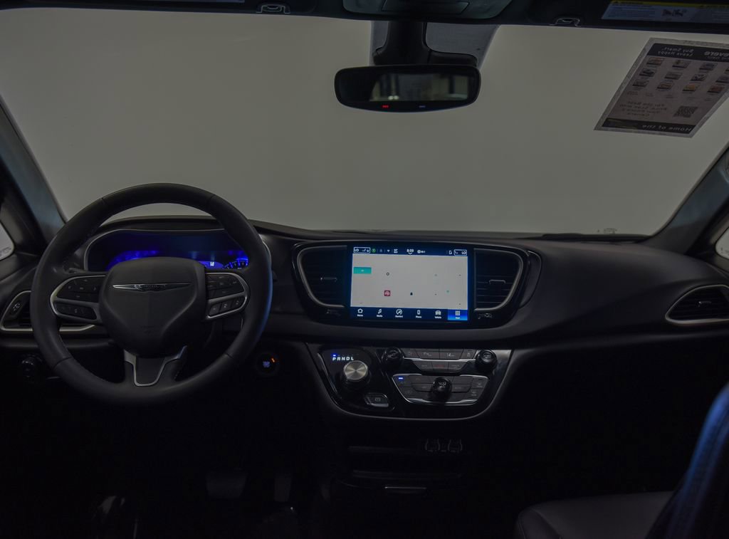 Used 2025 Chrysler Pacifica Select FWD image 31