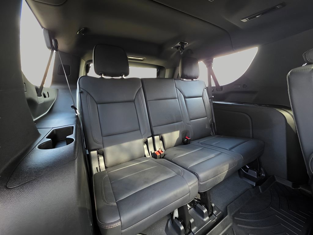 Used 2025 Chevrolet Suburban High Country image 10