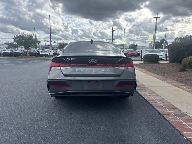 Used 2025 Hyundai Elantra Sport FWD image 8