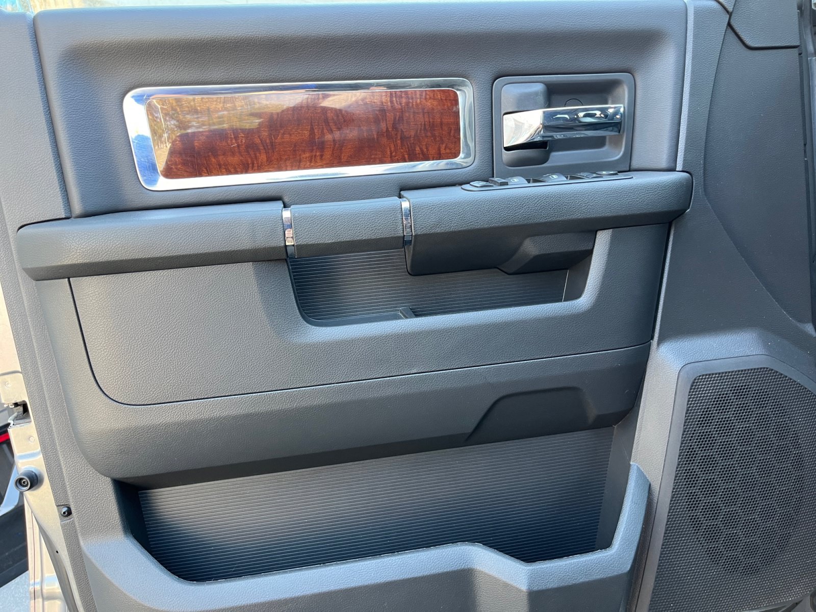 Used 2010 Dodge Ram 1500 Truck Laramie AWD/4WD image 15