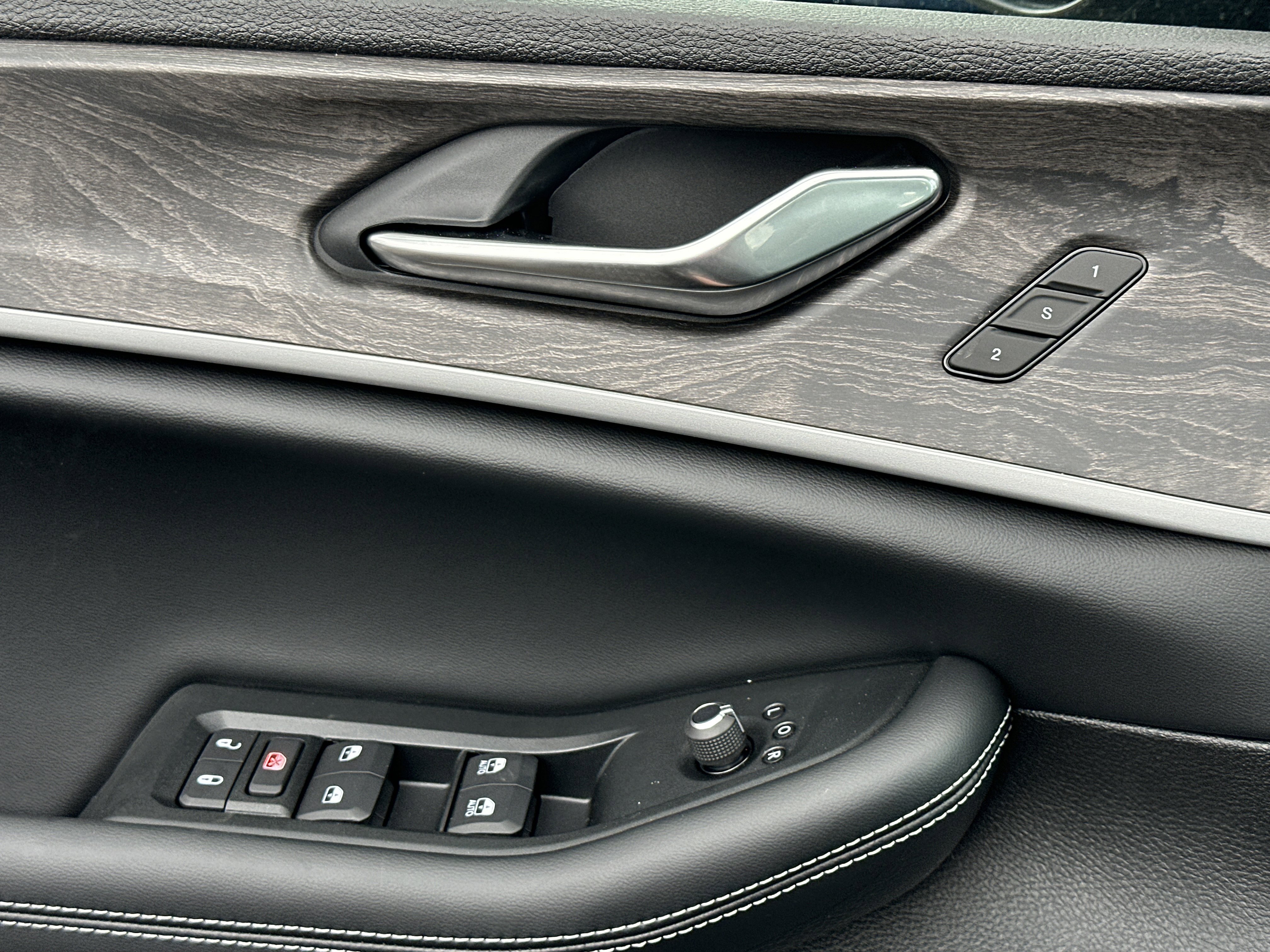 New 2026 Jeep Grand Cherokee L Limited w/ Limited Altitude Package image 12