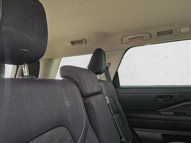 Used 2024 Nissan Pathfinder S FWD image 15