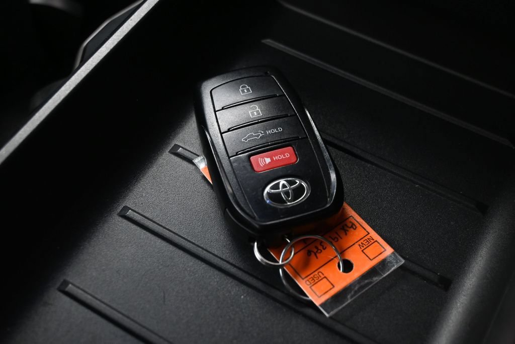 Used 2024 Toyota Tundra Limited AWD/4WD image 28