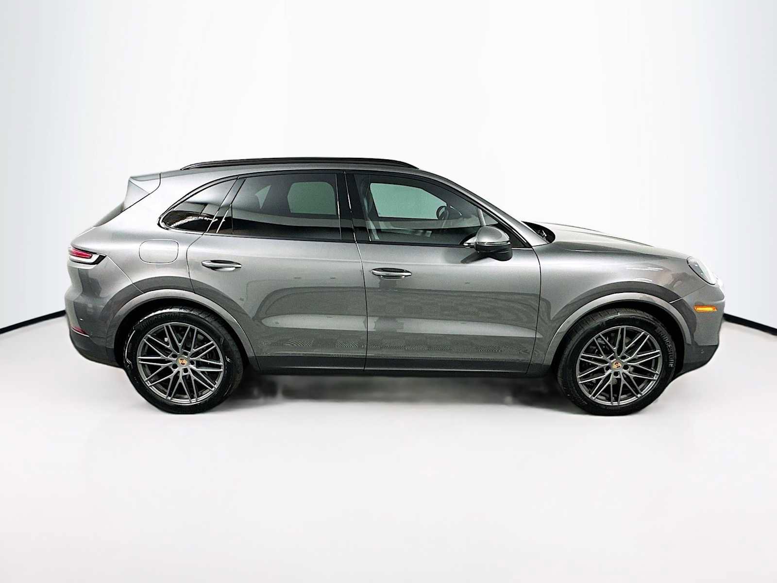 Certified 2025 Porsche Cayenne image 8
