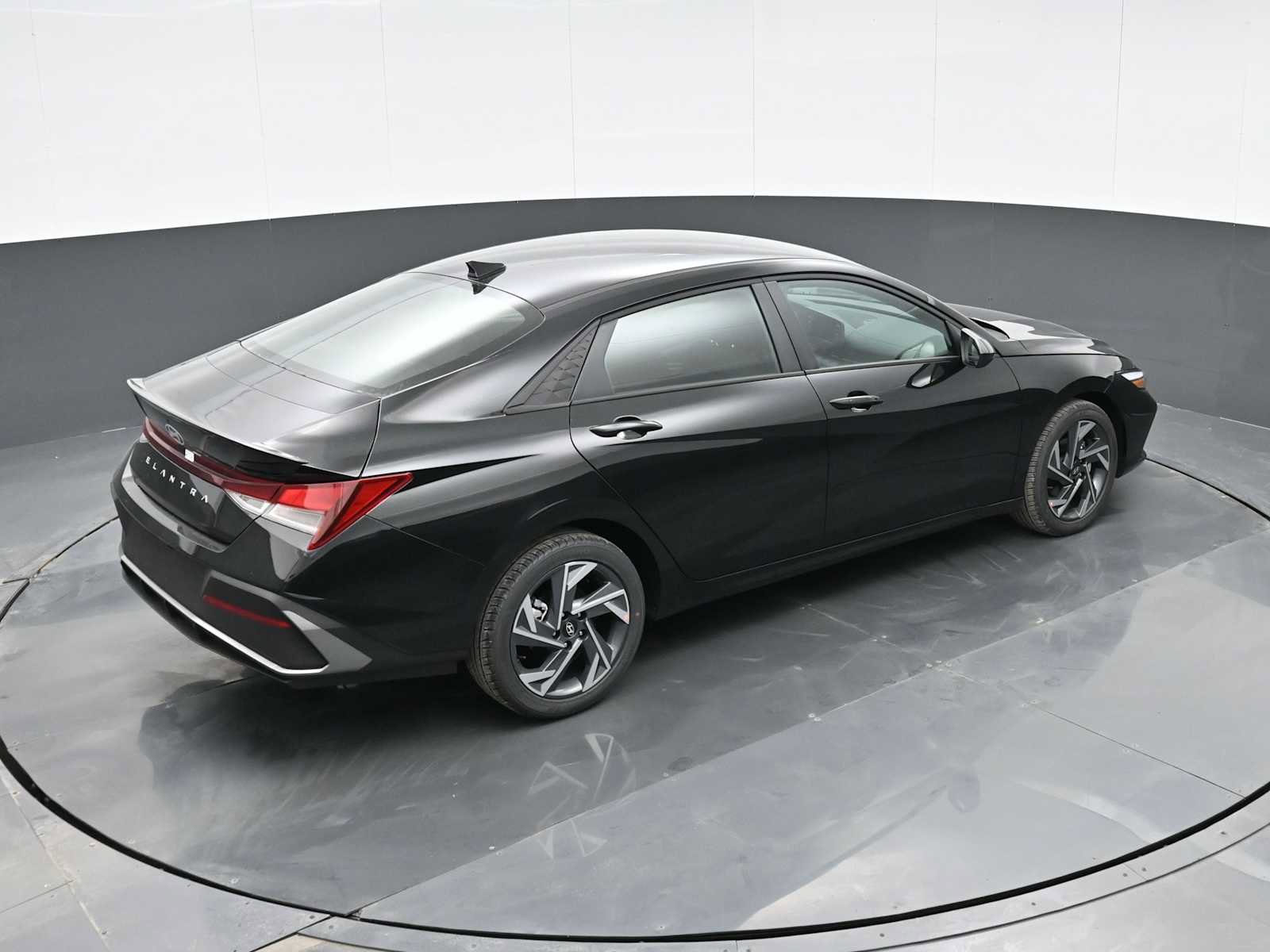 Certified 2025 Hyundai Elantra Sport w/ Cargo Package image 26