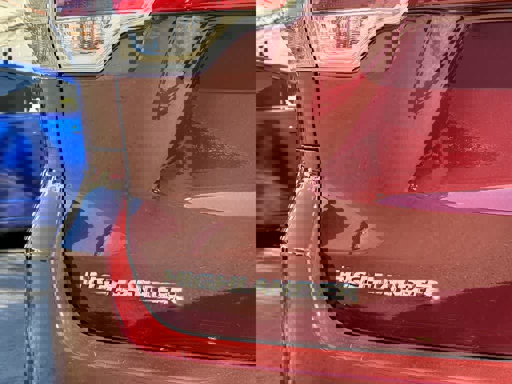 Used 2016 Toyota Highlander XLE image 6