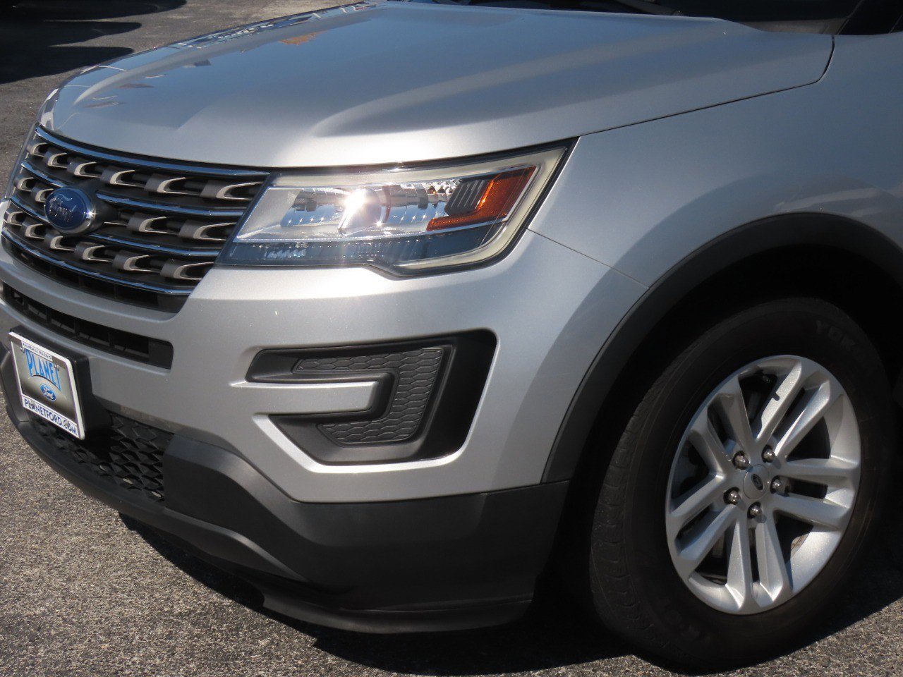 Used 2017 Ford Explorer FWD image 3