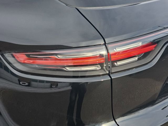 Used 2023 Porsche Cayenne Platinum Edition image 36