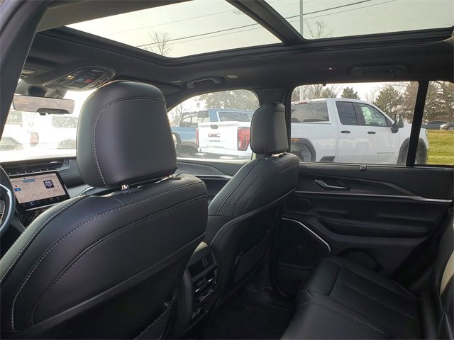 New 2025 Jeep Grand Cherokee Limited w/ Luxury Tech Group II image 11