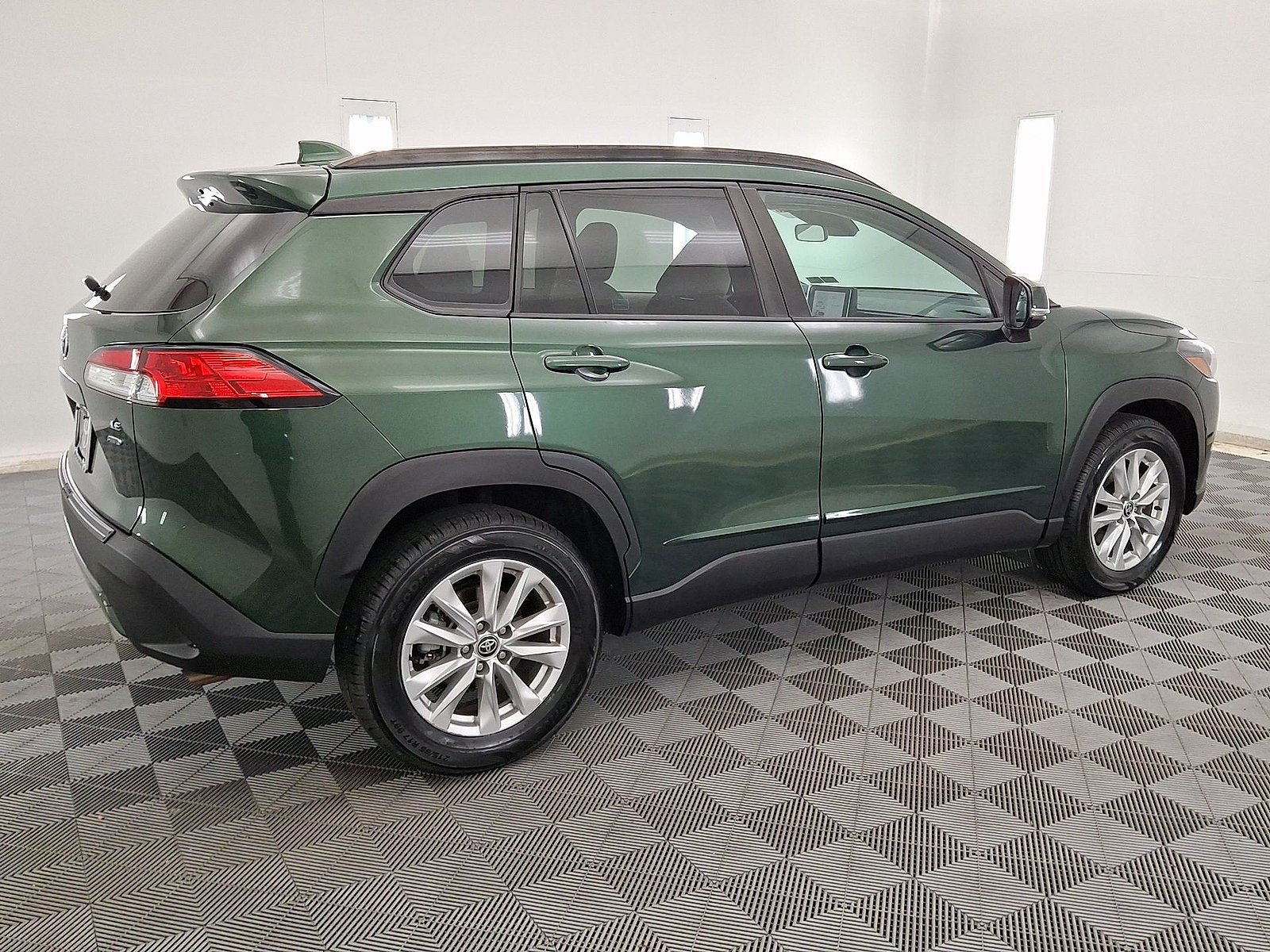 Used 2023 Toyota Corolla Cross LE AWD/4WD image 17