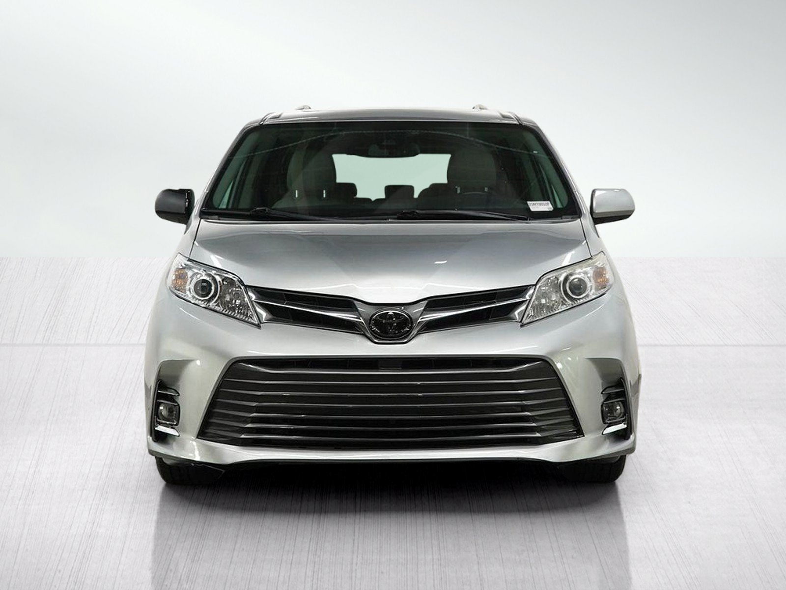 Used 2020 Toyota Sienna XLE w/ XLE Navigation Package FWD image 8