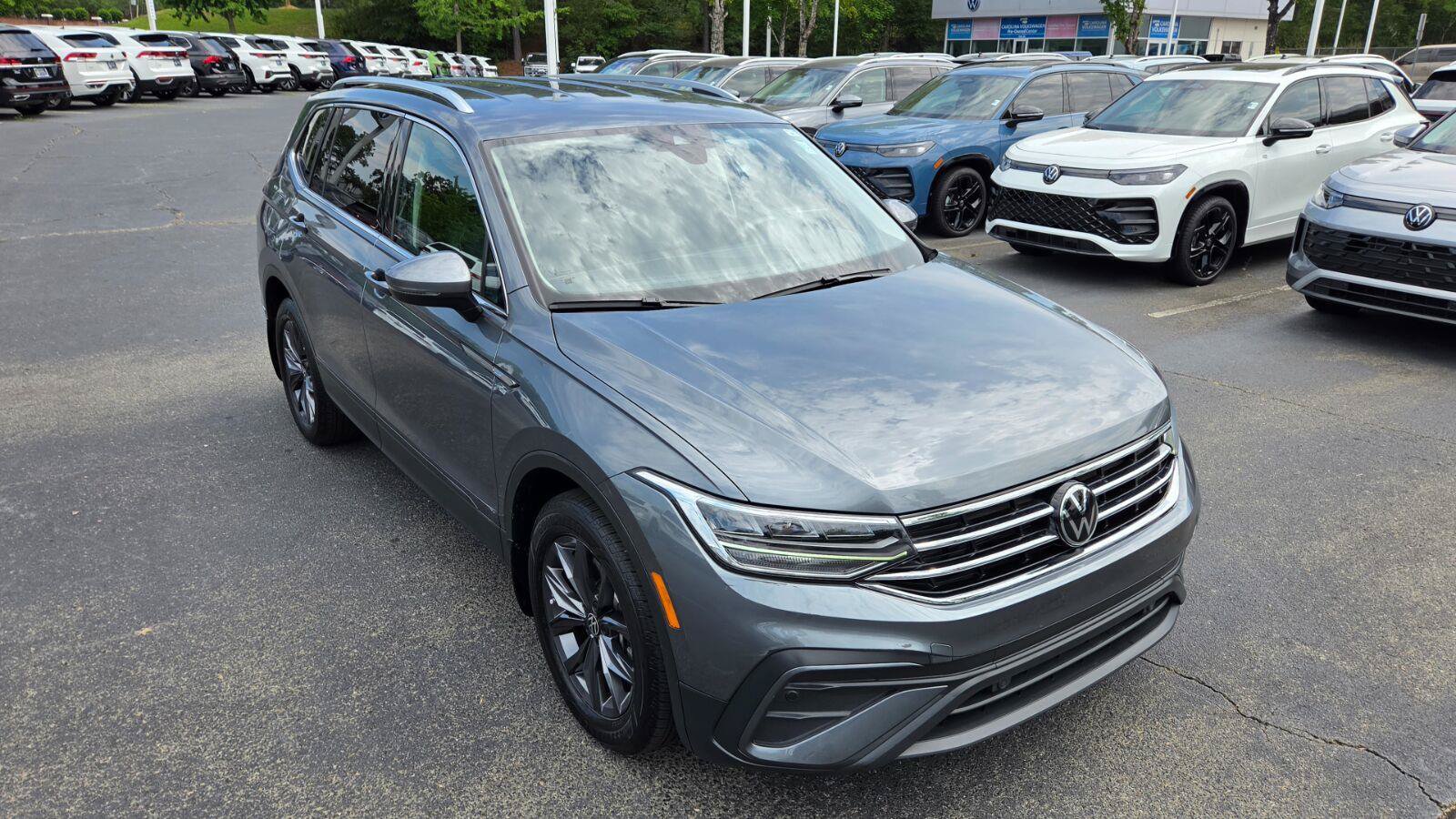 Certified 2023 Volkswagen Tiguan SE FWD image 7