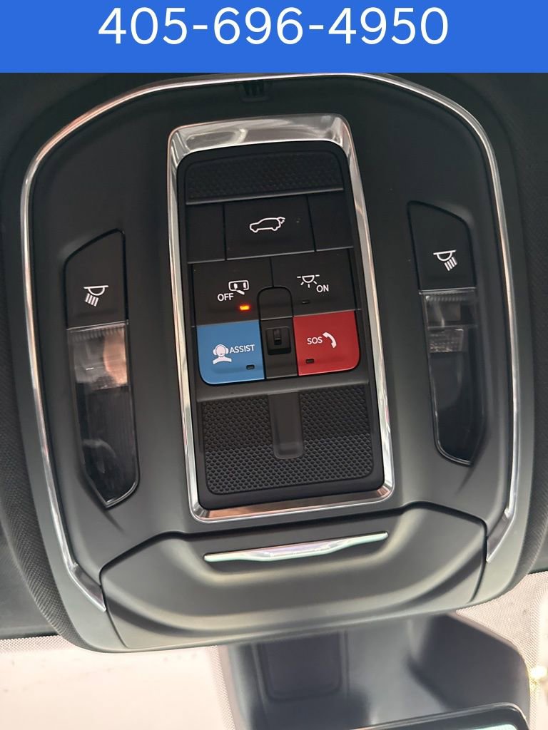 Used 2022 Jeep Grand Cherokee Trailhawk w/ Luxury Tech Group III image 31