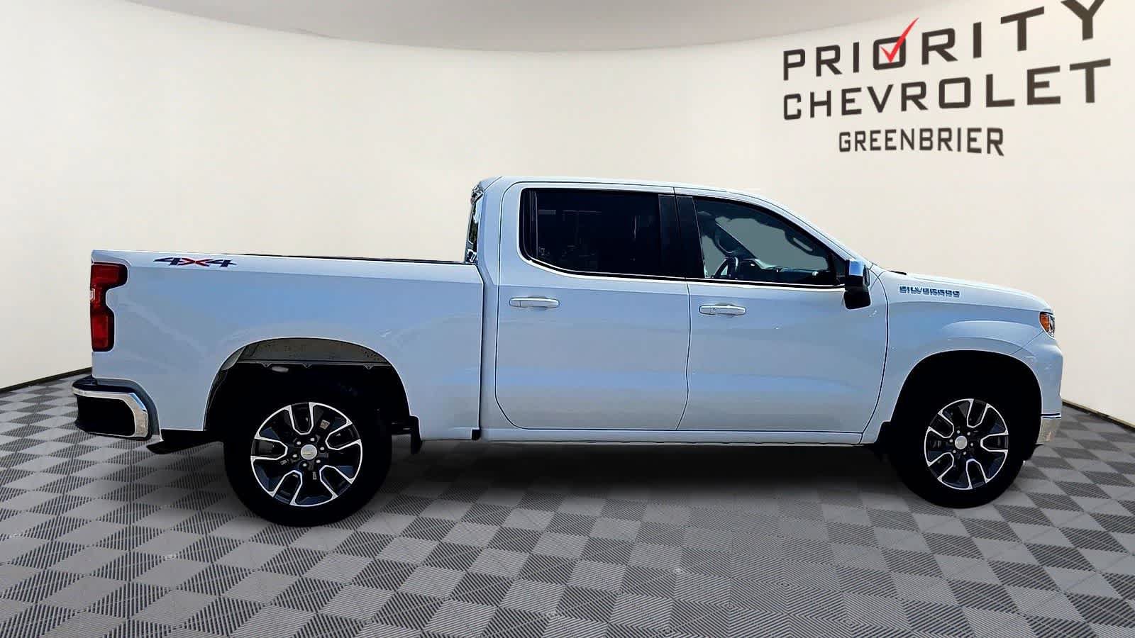 Used 2023 Chevrolet Silverado 1500 LT AWD/4WD image 9