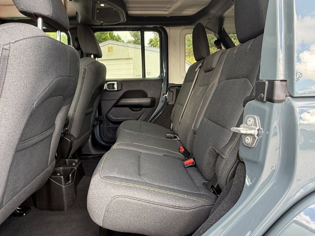 Used 2026 Jeep Wrangler Unlimited Sahara AWD/4WD image 15