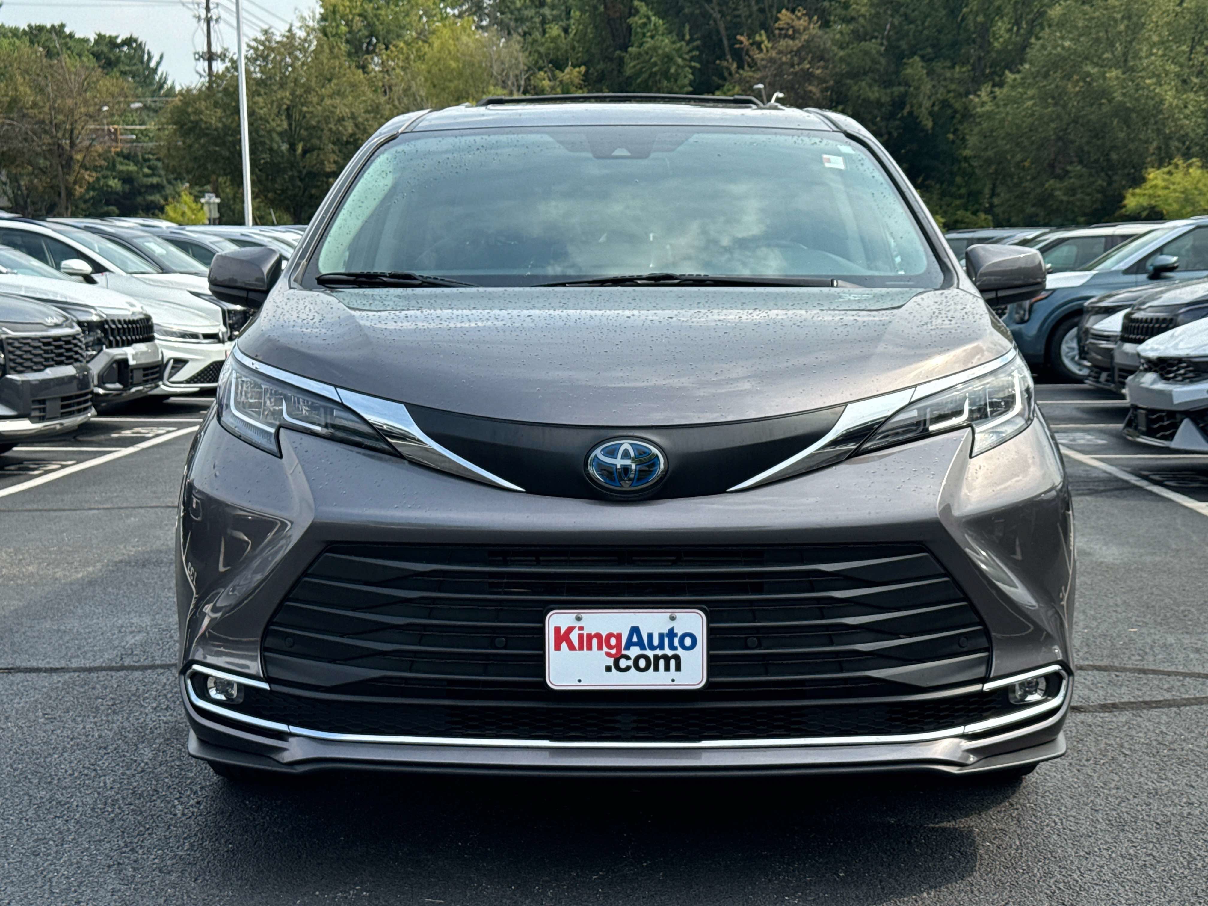 Used 2021 Toyota Sienna XLE FWD image 3