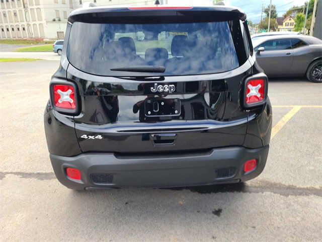 Used 2023 Jeep Renegade Latitude w/ Premium Group image 8