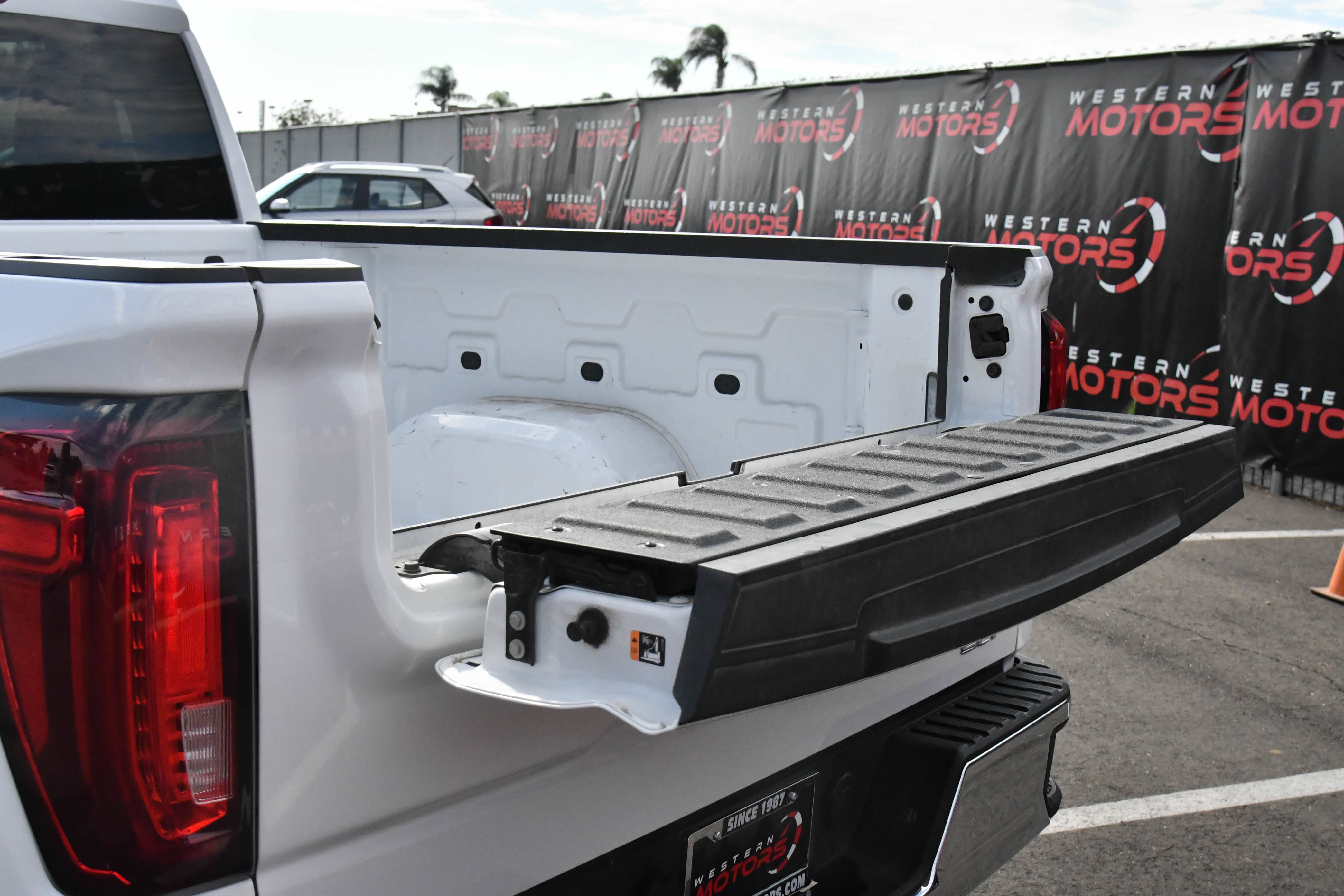 Used 2024 GMC Sierra 1500 SLT image 41