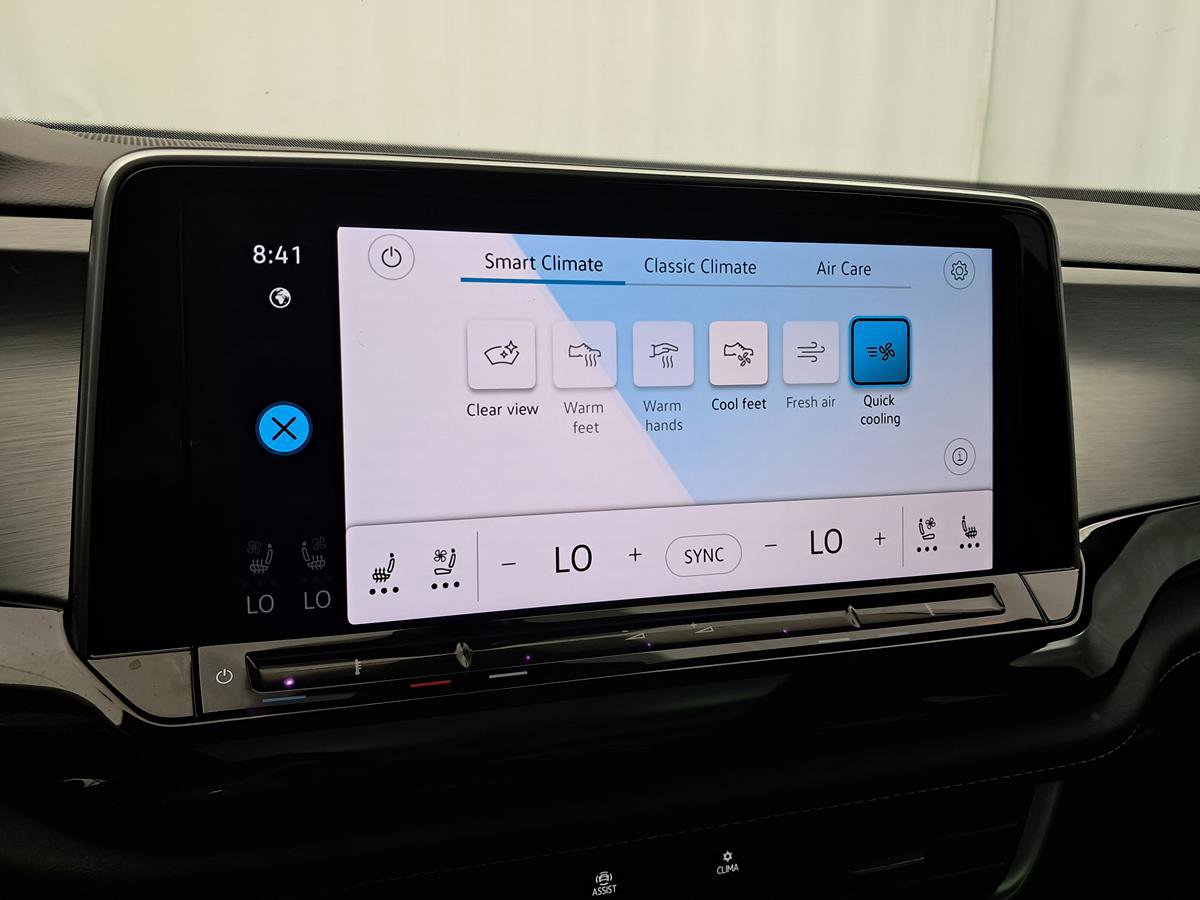 Used 2025 Volkswagen Atlas Cross Sport SE image 30