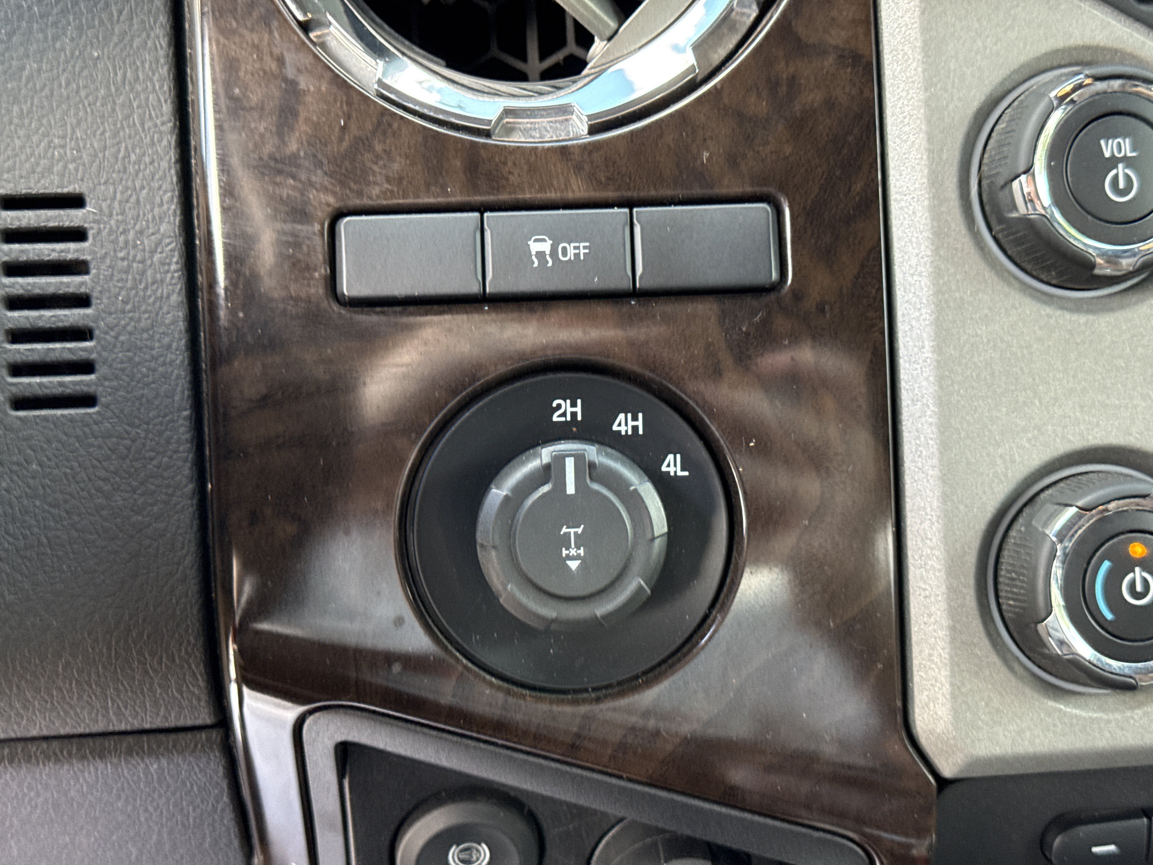 Used 2015 Ford F250 Platinum AWD/4WD image 27