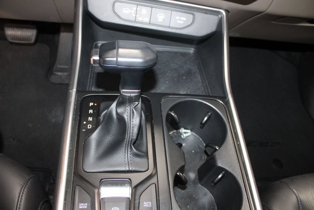 Used 2025 Kia Carnival FWD image 27