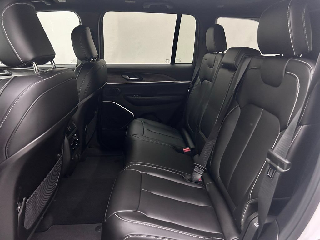 New 2026 Jeep Grand Cherokee Limited w/ Limited Altitude Package AWD/4WD image 14