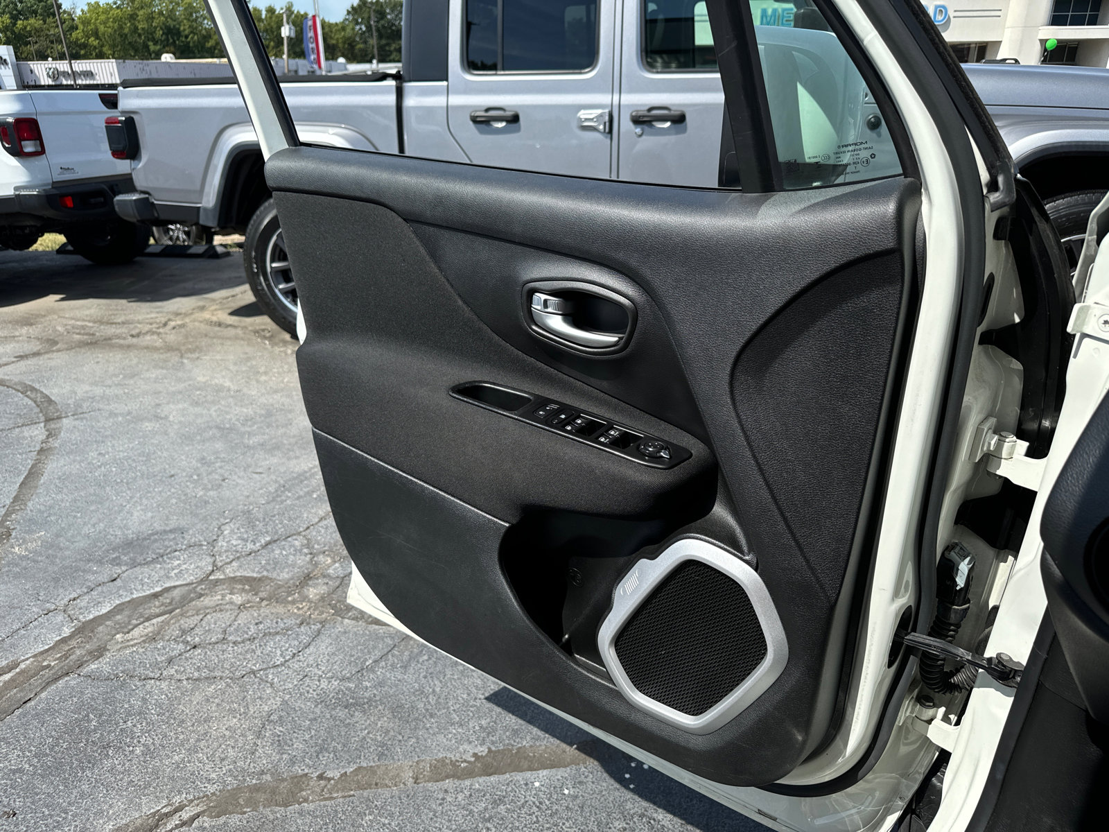 Used 2020 Jeep Renegade Latitude image 14