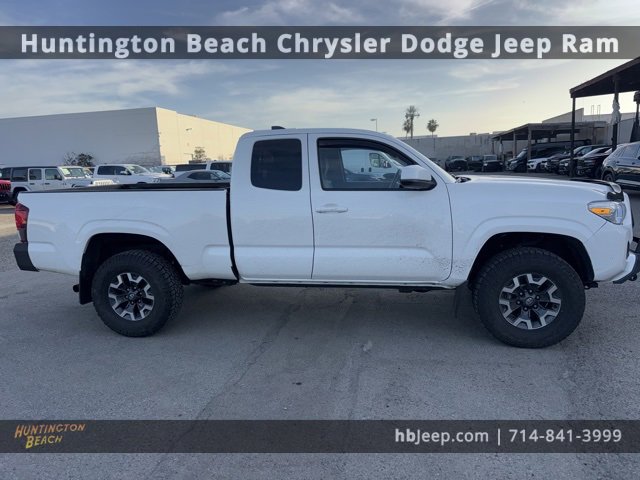 Used 2020 Toyota Tacoma SR image 4