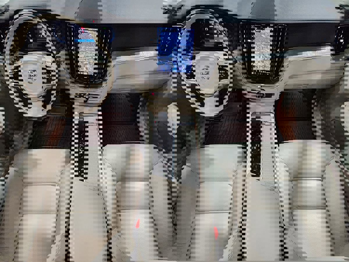 Used 2023 Volvo XC60 T8 Plus w/ Protection Package Premier image 46