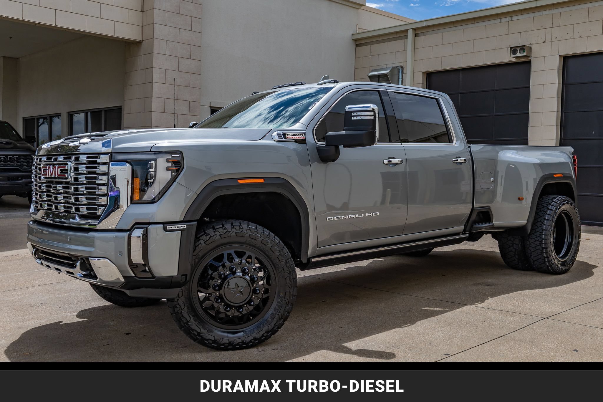 Used 2025 GMC Sierra 3500 Denali w/ Denali Reserve Package AWD/4WD image 5