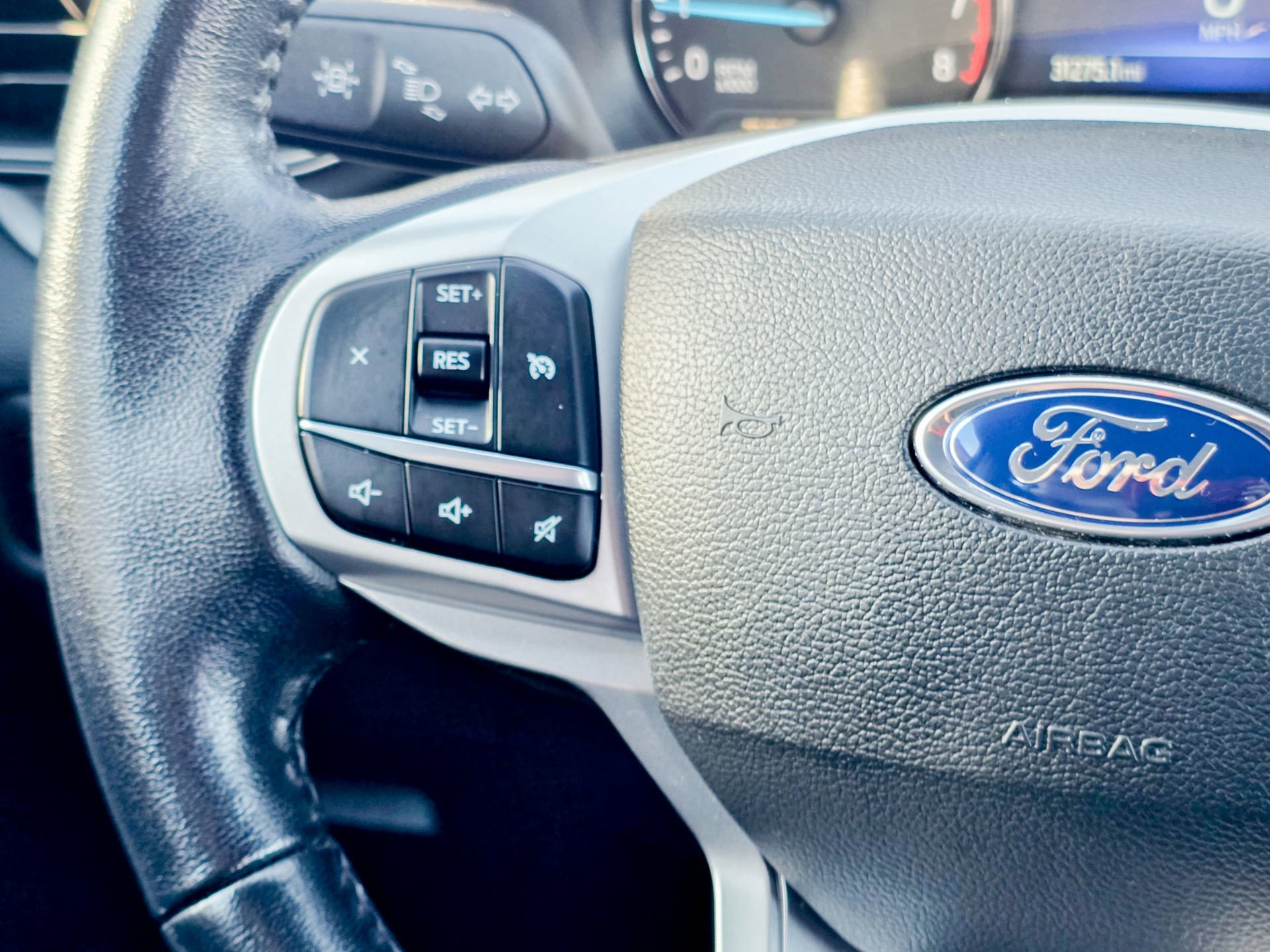 Used 2023 Ford Explorer XLT image 37