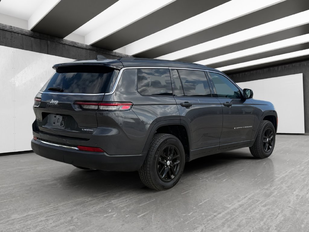 Used 2025 Jeep Grand Cherokee L Laredo RWD image 5