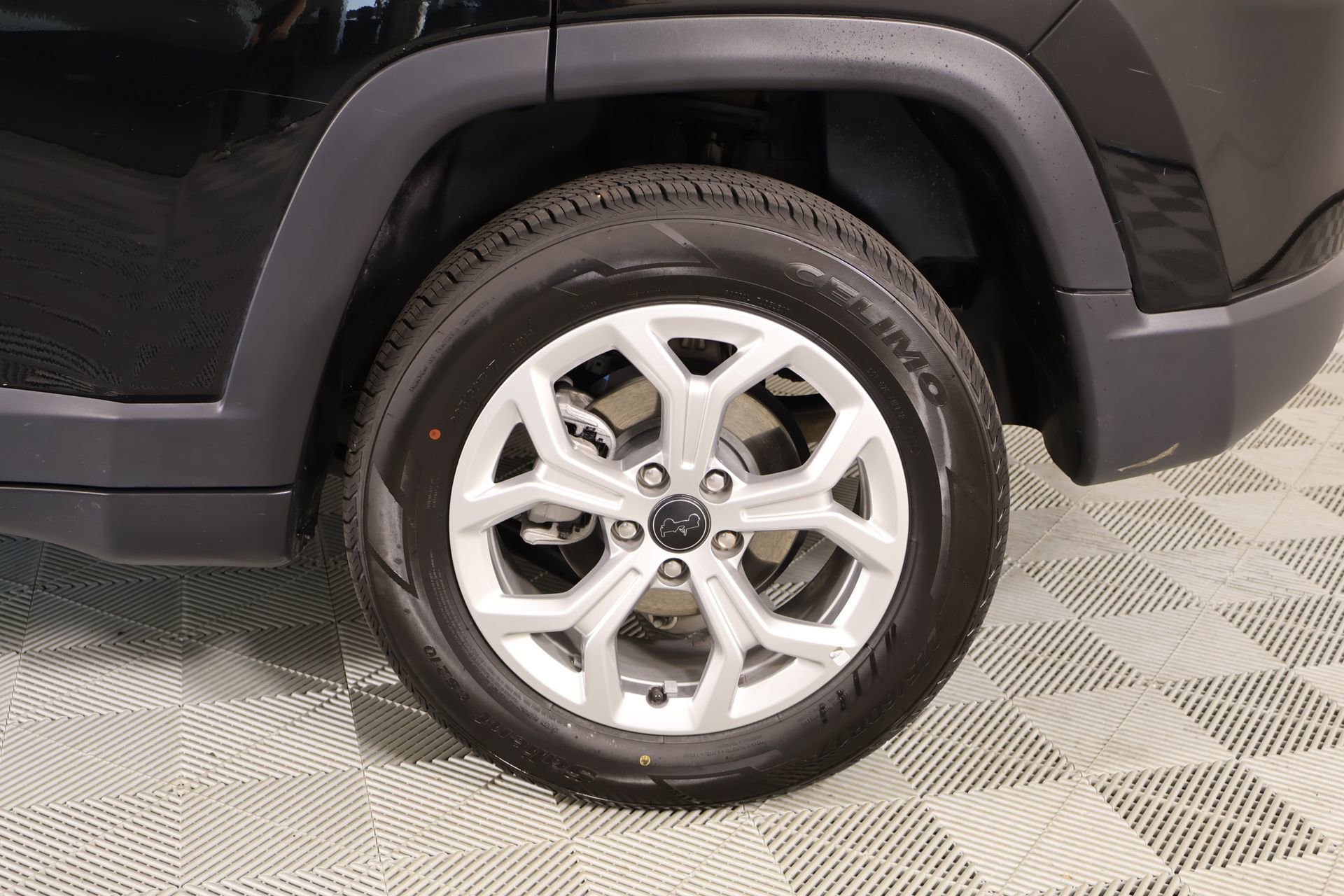 Used 2025 Jeep Compass Latitude w/ Sun & Sound Group AWD/4WD image 19