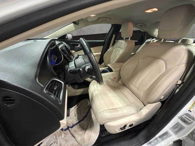 Used 2017 Chrysler 200 Limited Platinum w/ Comfort & Convenience Group image 10