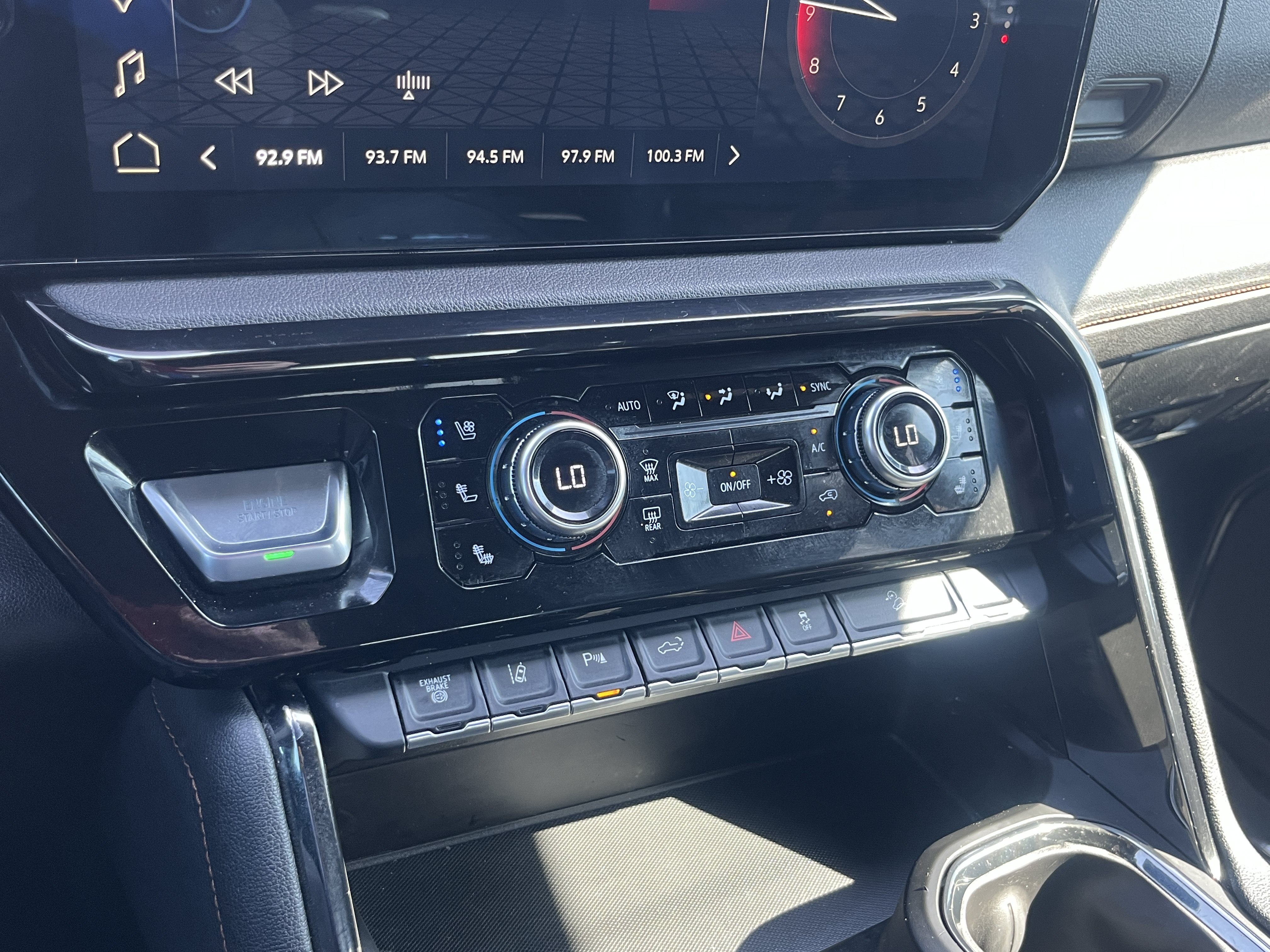 Used 2024 GMC Sierra 2500 AT4 w/ AT4 Premium Plus Package AWD/4WD image 25
