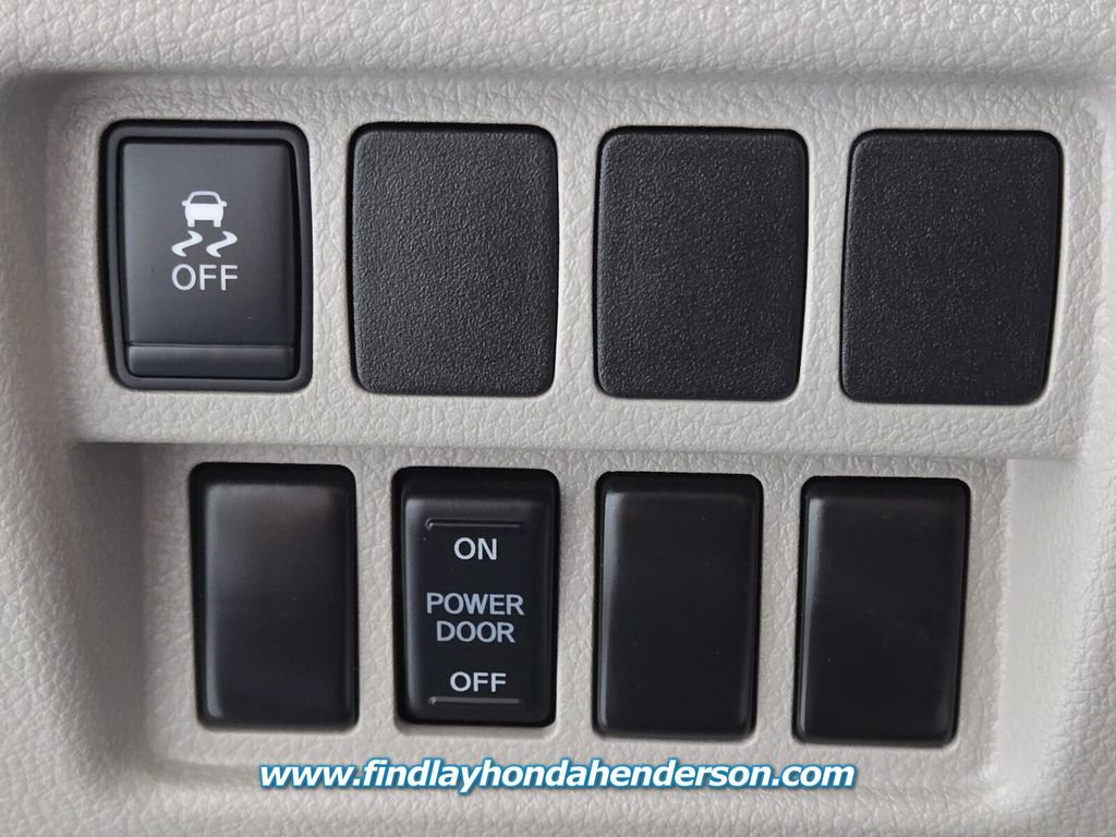 Used 2015 Nissan Quest SV image 26